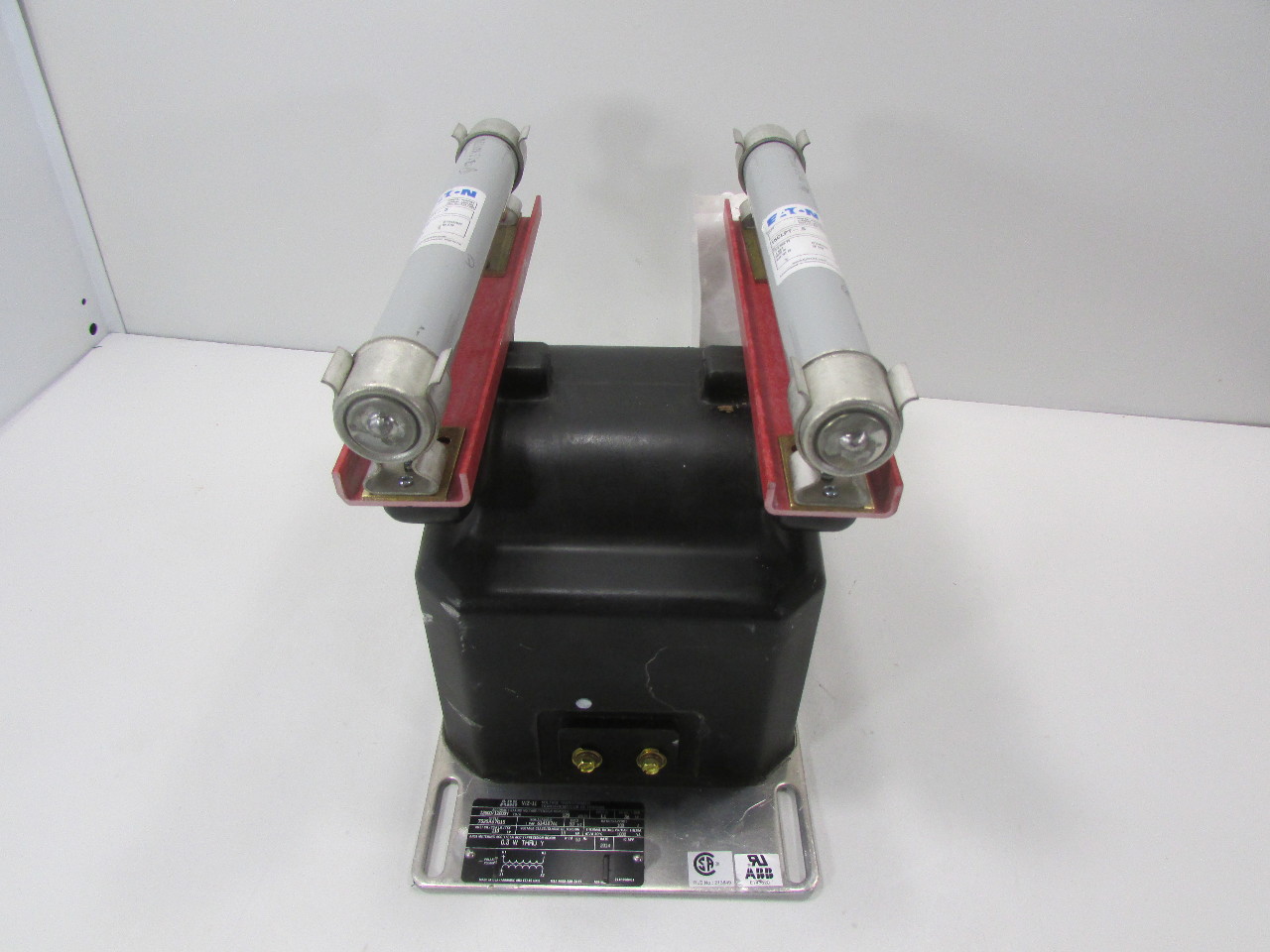 ABB VOLTAGE TRANSFORMER VIZ11 120 VOLTS WITH EATON FUSE 15CLPT.5