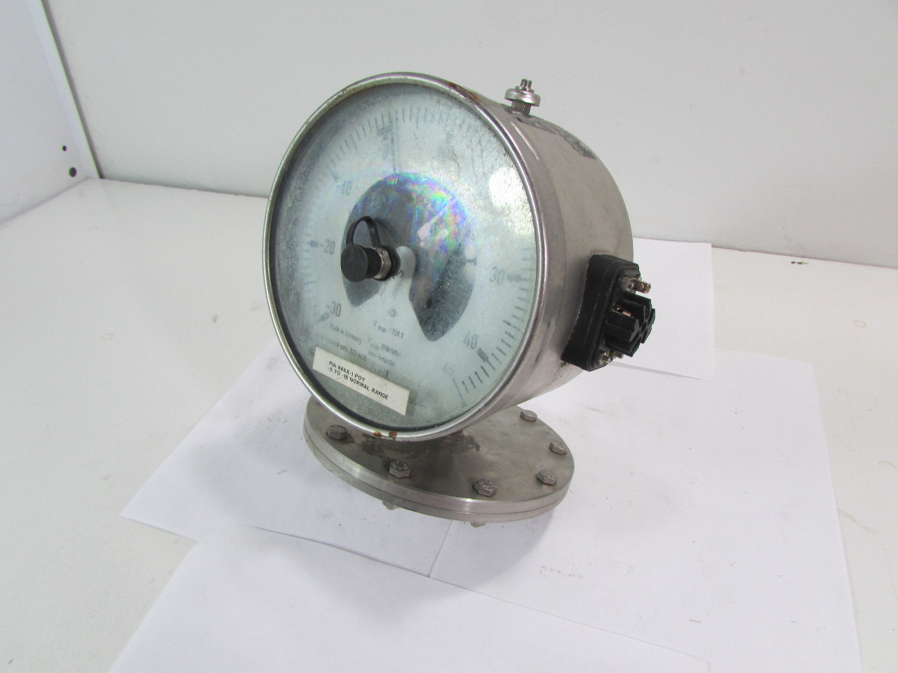 PRESSURE GAUGE WITH ALARM CONTACTS TYPE 432.50.160 CONT 821.2 Premier