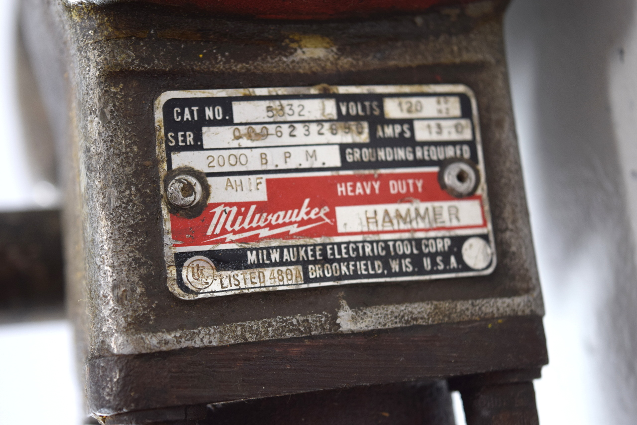 * MILWAUKEE 5332 HEAVY DUTY DEMOLITION HAMMER Premier Equipment