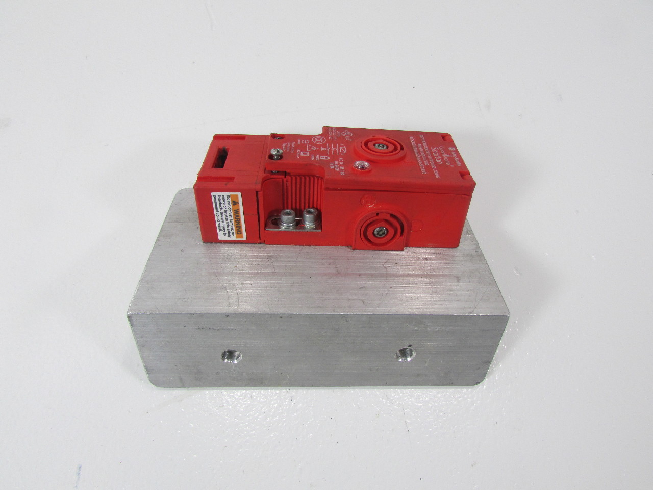 ALLEN BRADLEY GUARD MASTER 440GS36058 B SAFETY INTERLOCK SWITCH WITH