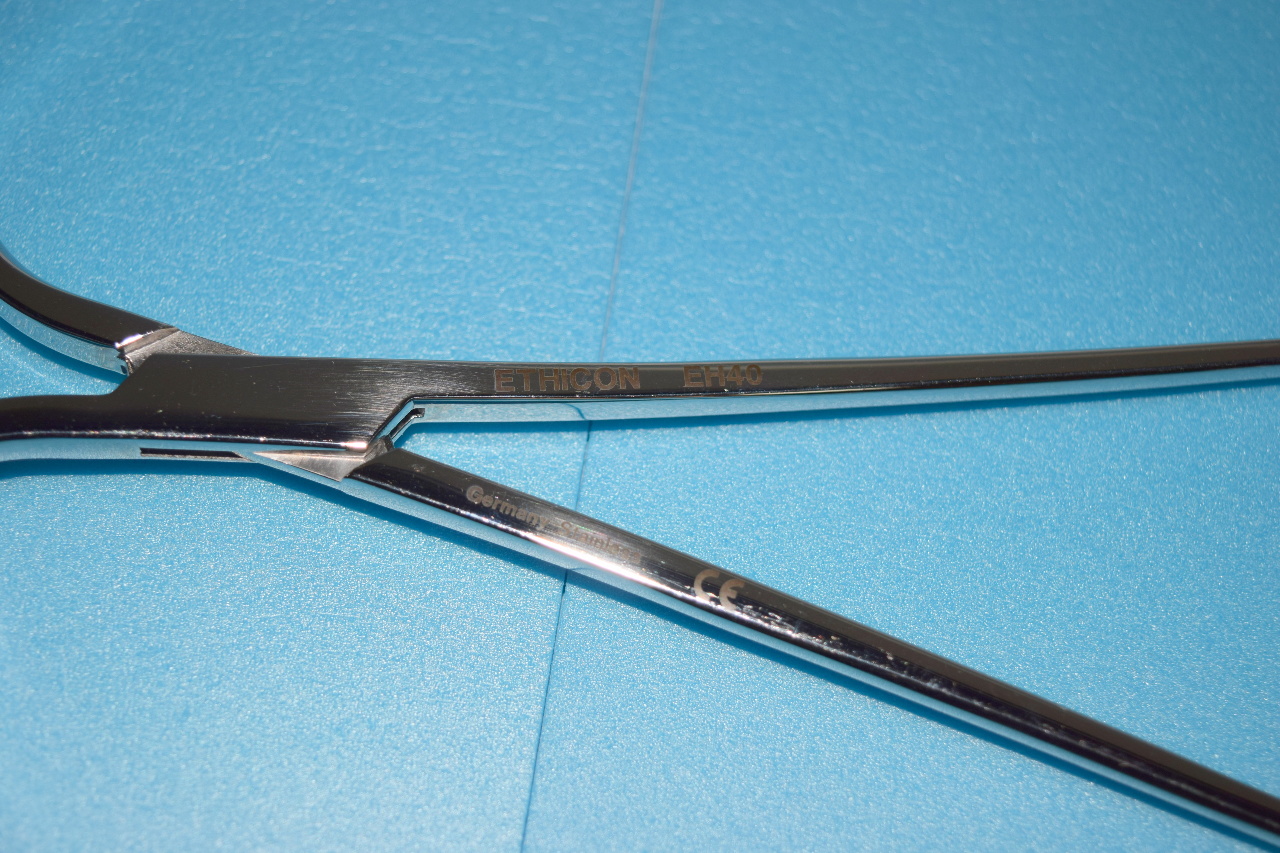 * ETHICON EH40 REUSABLE PURSE STRING CLAMP STAINLESS Premier