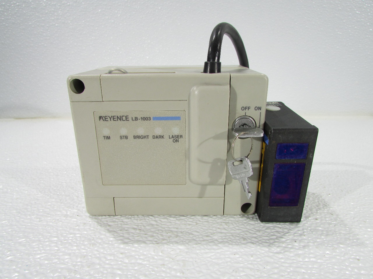 KEYENCE CORP LB1003 LASER DISPLACEMENT SENSOR AMPLIFIER UNIT W/ LB043