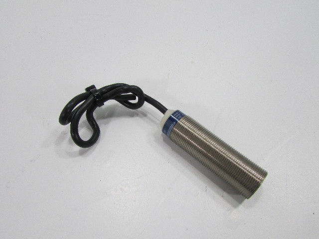 TELEMECANIQUE CE XS61B1MAL10 PROXIMITY SENSOR