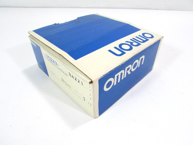 * NEW OMRON 3G2A3-0A221 I/O DEVICE 2A 250VAC PROGRAMMABLE CONTROLLER