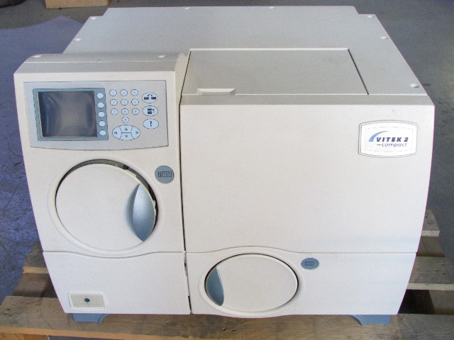 * BIOMERIEUX VITEK 2 COMPACT MICROBIAL ANALYZER