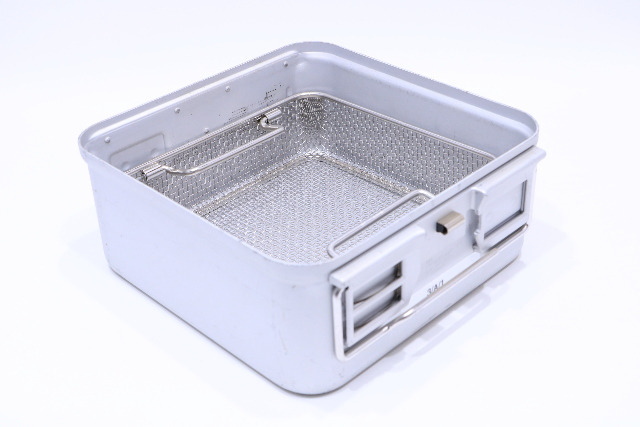 * AESCULAP DBP STERIL STERILIZATION CONTAINER CASE W/ BASKET 10-1/4 x 10-1/4 x 3-3/4"