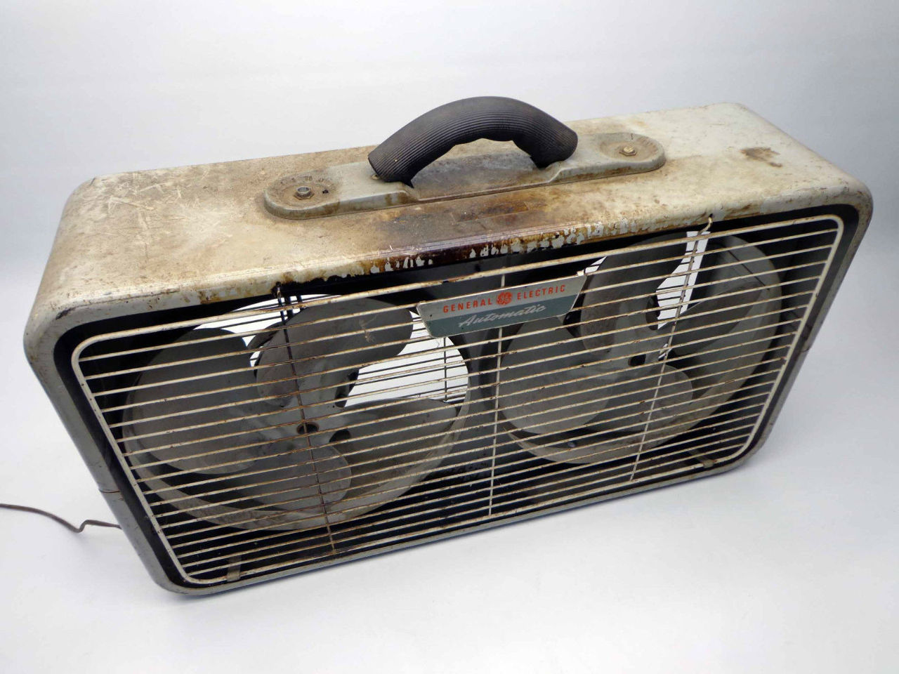 Vintage GE General Electric TWIN DOUBLE WINDOW AUTOMATIC ELECTRIC FAN