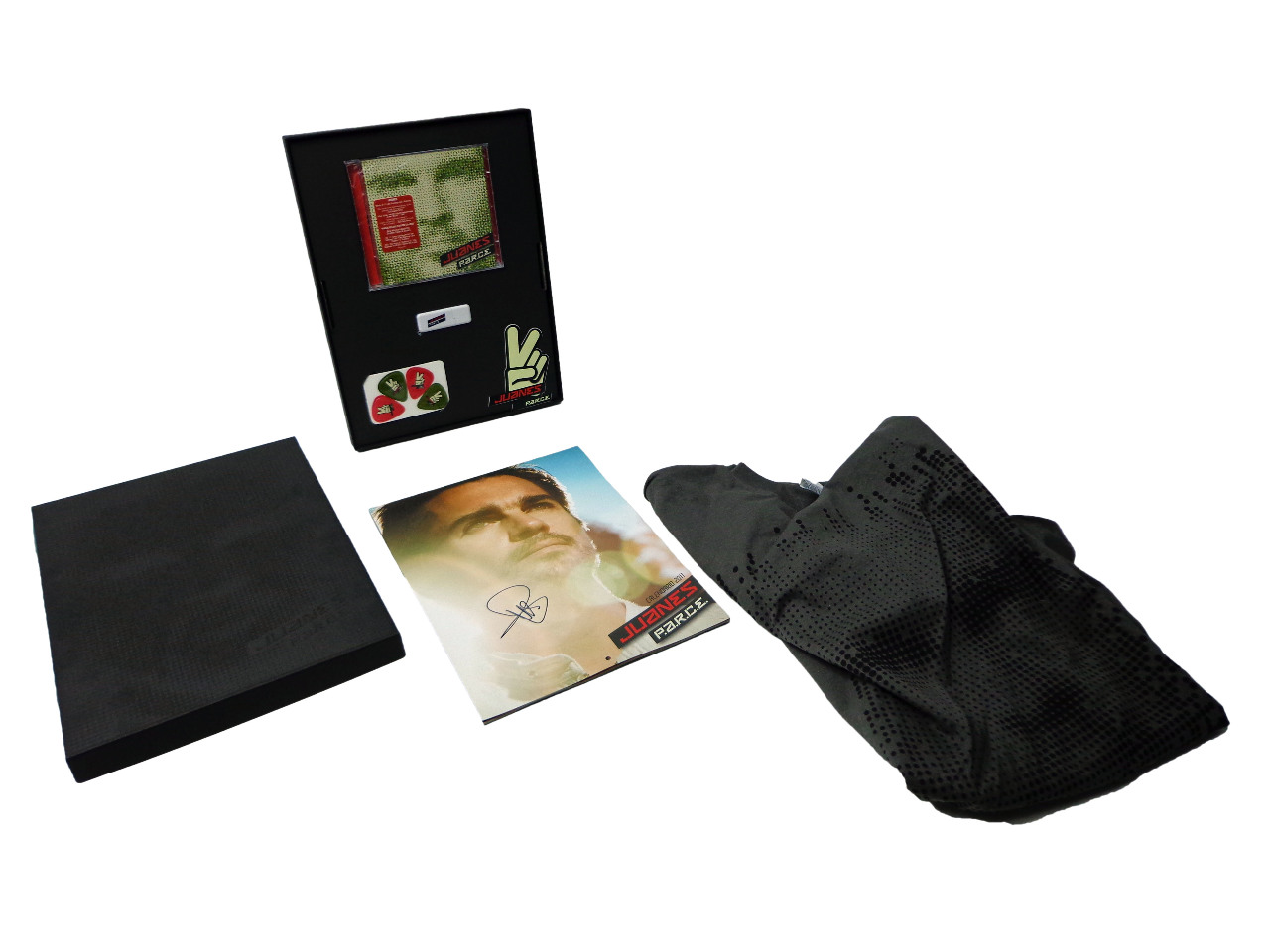 NEW Juanes P.A.R.C.E. COLLECTORS Fan Pack XL T-Shirt + Autographed AUTO SIGNED ISS1736