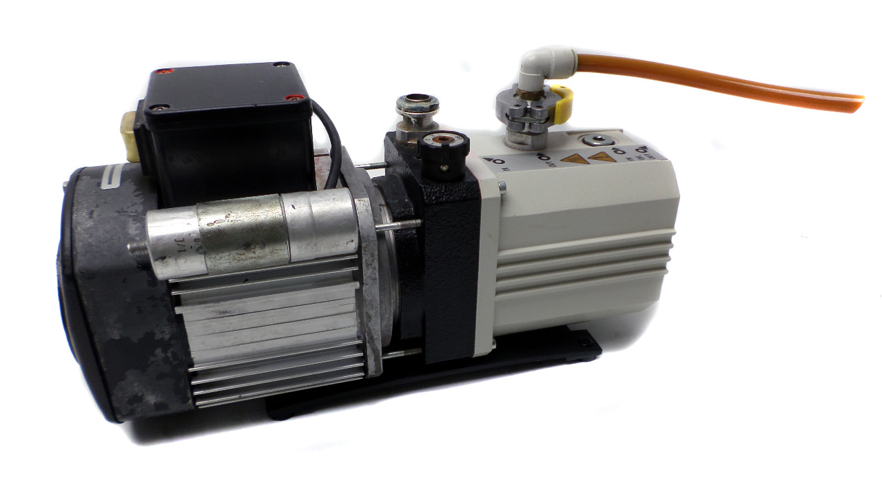 Leybold Vacuum TRIVAC D 2,5 E 140000 E2 w/ Hanning Elektrowerke E7B4B3