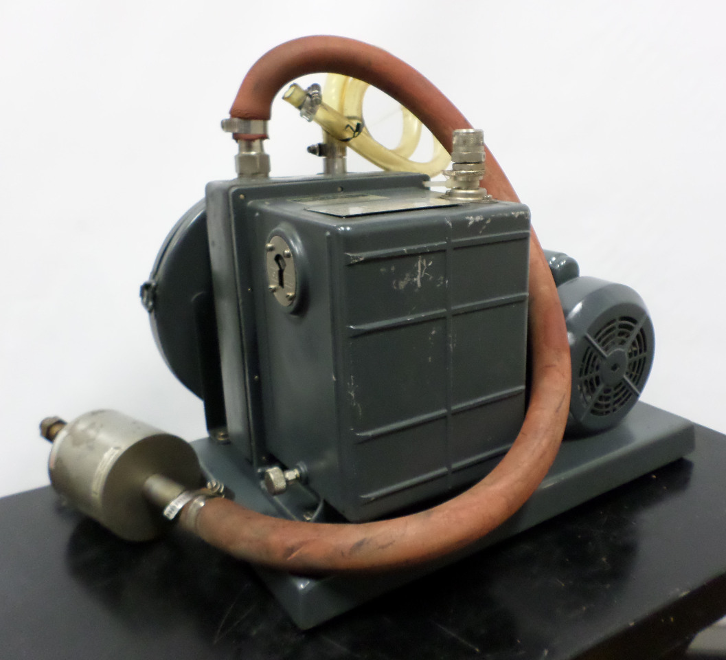 Welch Duo Seal Vacuum Pump Model 1376 w GE Motor 5KC37RN81 ElectronicDepot USA