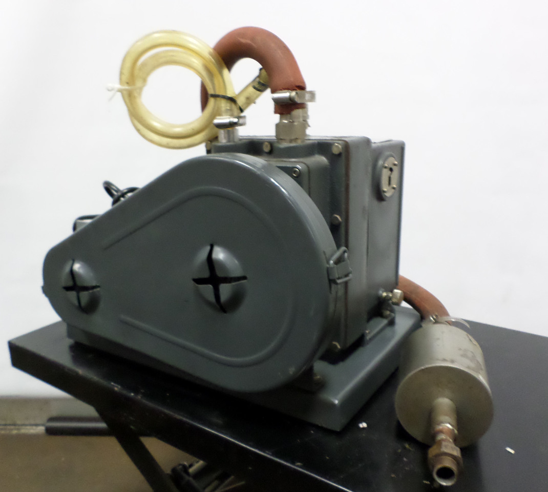 Welch Duo Seal Vacuum Pump Model 1376 w GE Motor 5KC37RN81 ElectronicDepot USA