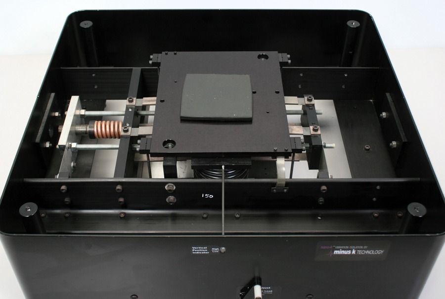 Minus K NanoK BM1 Bench Top Vibration Isolation Platform 500BM1