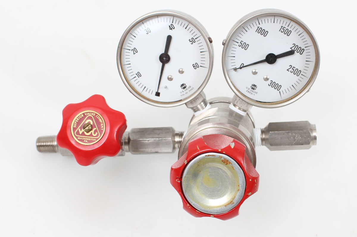 Dual Stage Stainless Steel Gas Regulator with Shutoff Valve 160 PSI