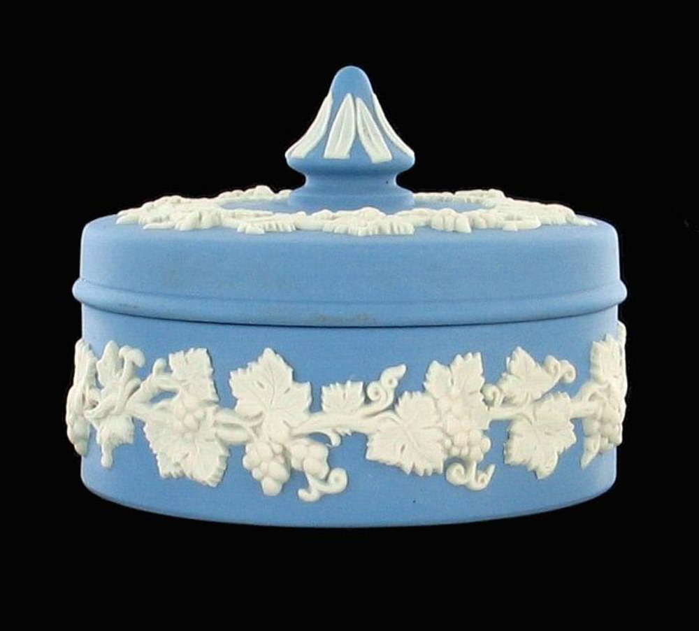 VINTAGE BLUE JASPERWARE WEDGWOOD TRINKET VANITY DRESSER ROUND BOX
