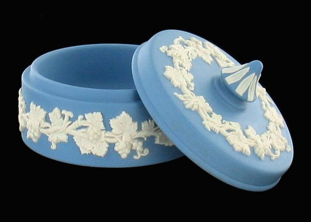 VINTAGE BLUE JASPERWARE WEDGWOOD TRINKET VANITY DRESSER ROUND BOX