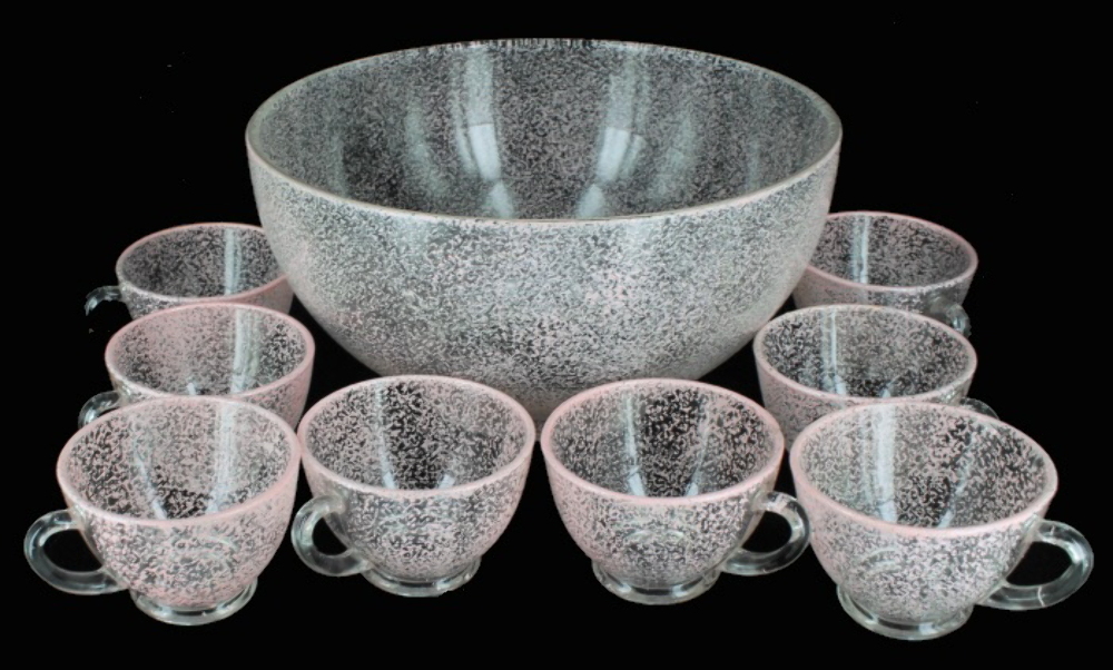 VINTAGE 50's DEPRESSION SMALL PUNCH BOWL PINK SPATTER ENAMEL 8 CUPS