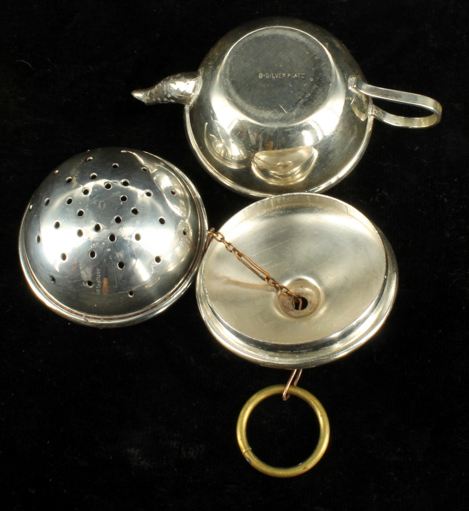 ANTIQUE SILVERPLATE TEA POT KETTLE SHAPED TEA BALL STRAINER DIPPER