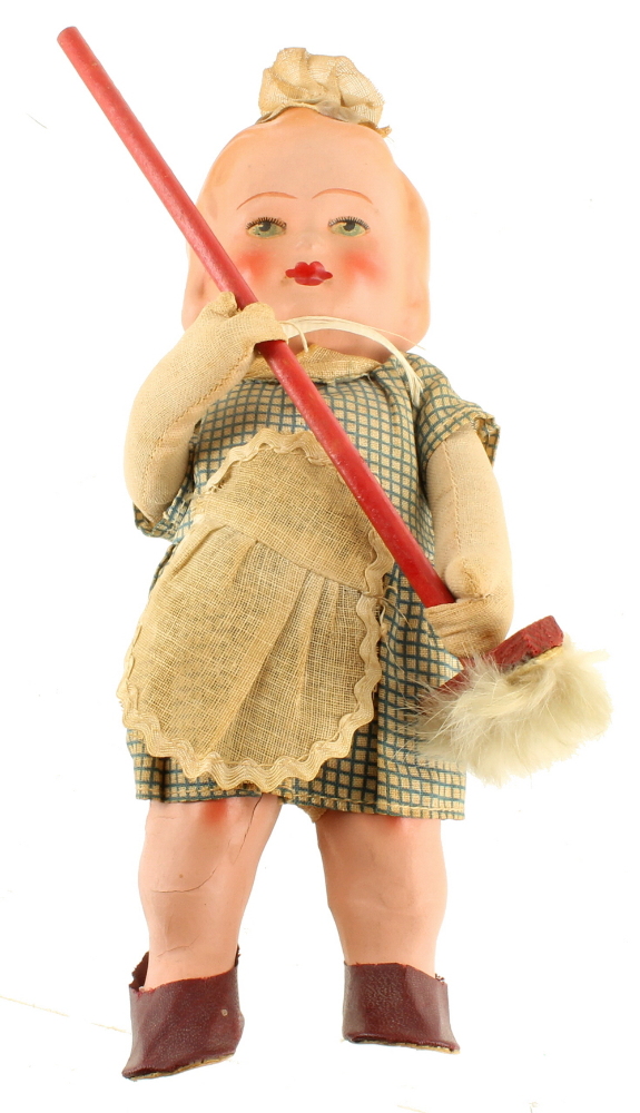 VINTAGE HORO COMPOSITE WIND UP TOY DOLL GIRL SWEEPING BROOM WEST