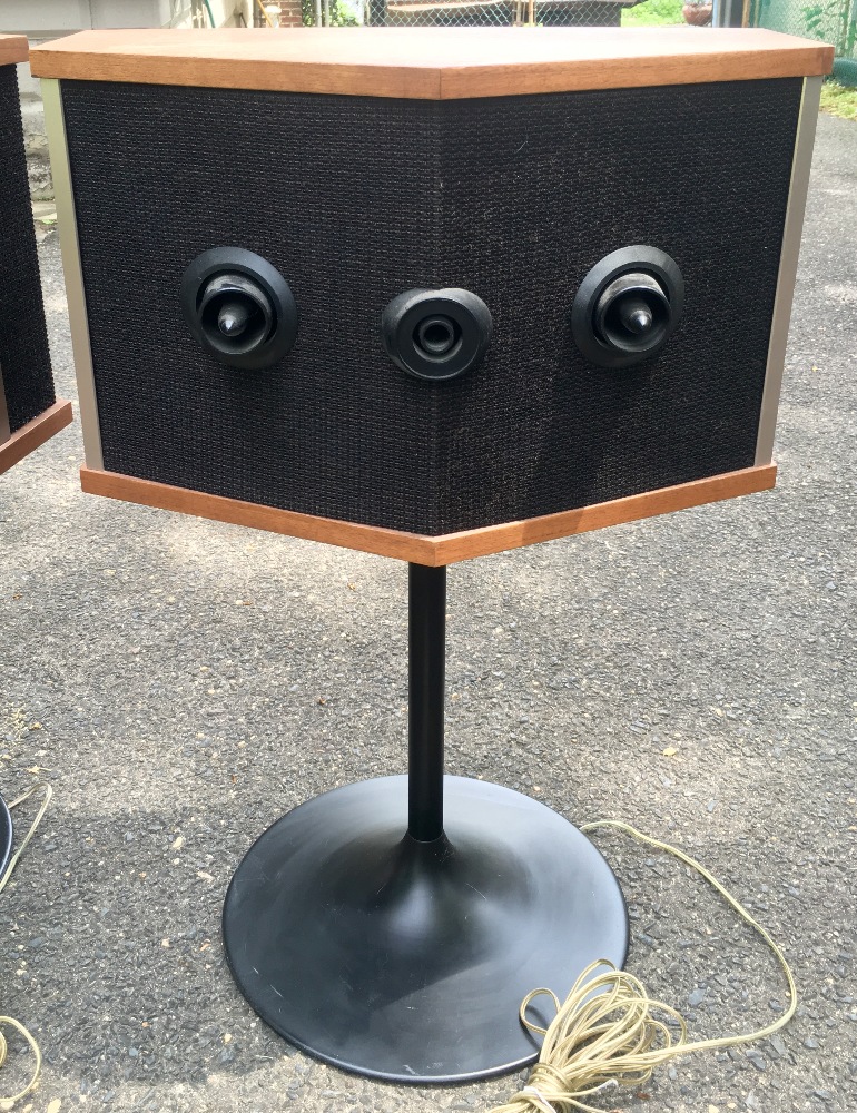 Vintage Bose 901 Series V Speakers Walnut Case w/ Black Stands