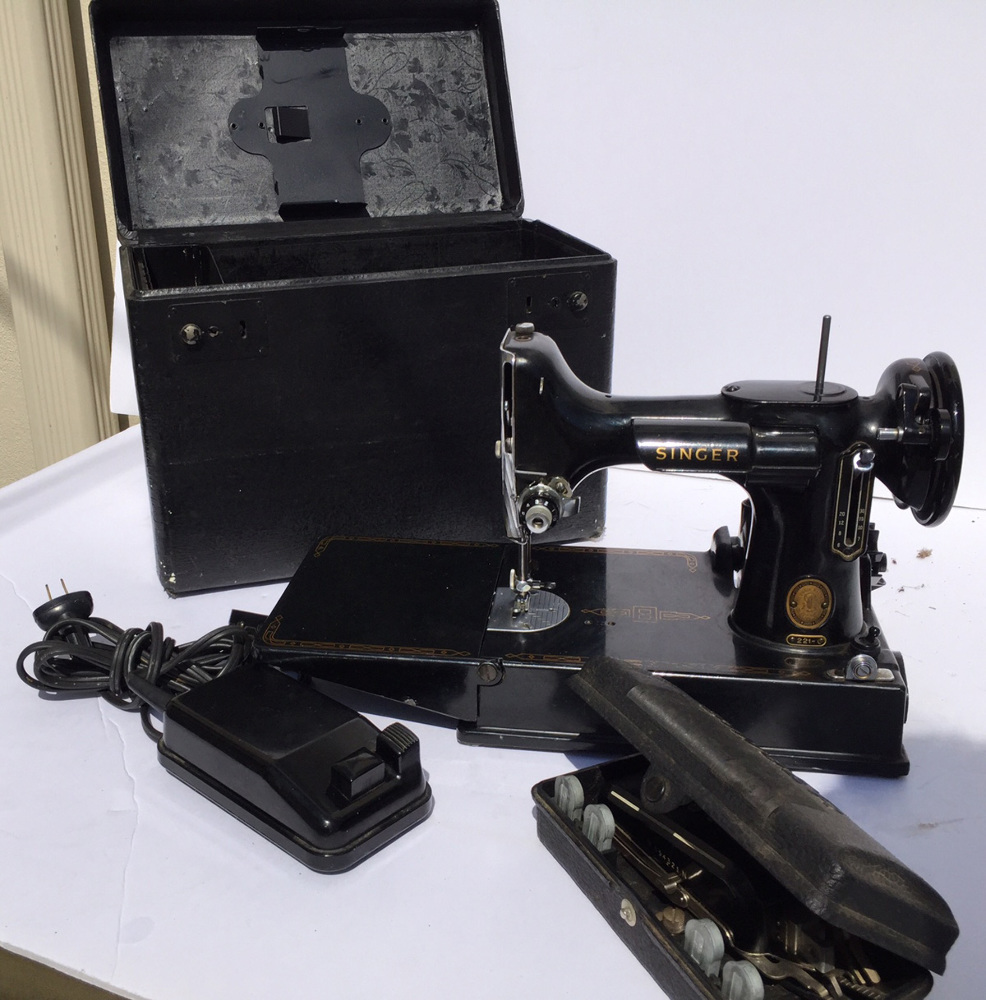 Vintage 1957 Singer Featherweight Sewing Machine Model 221 Buttonholer