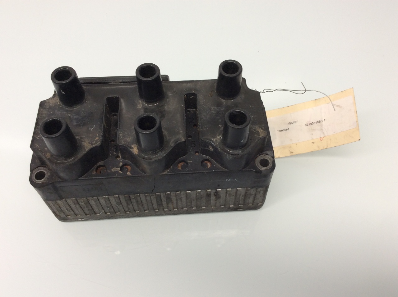 1999 2000 2004 Volkswagen Jetta 2.8L Ignition Coil Pack 021905106C