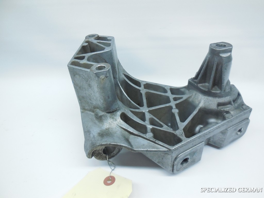 Volkswagen Jetta Golf Beetle Audi Tt Engine Mount Bracket Right 038199207H