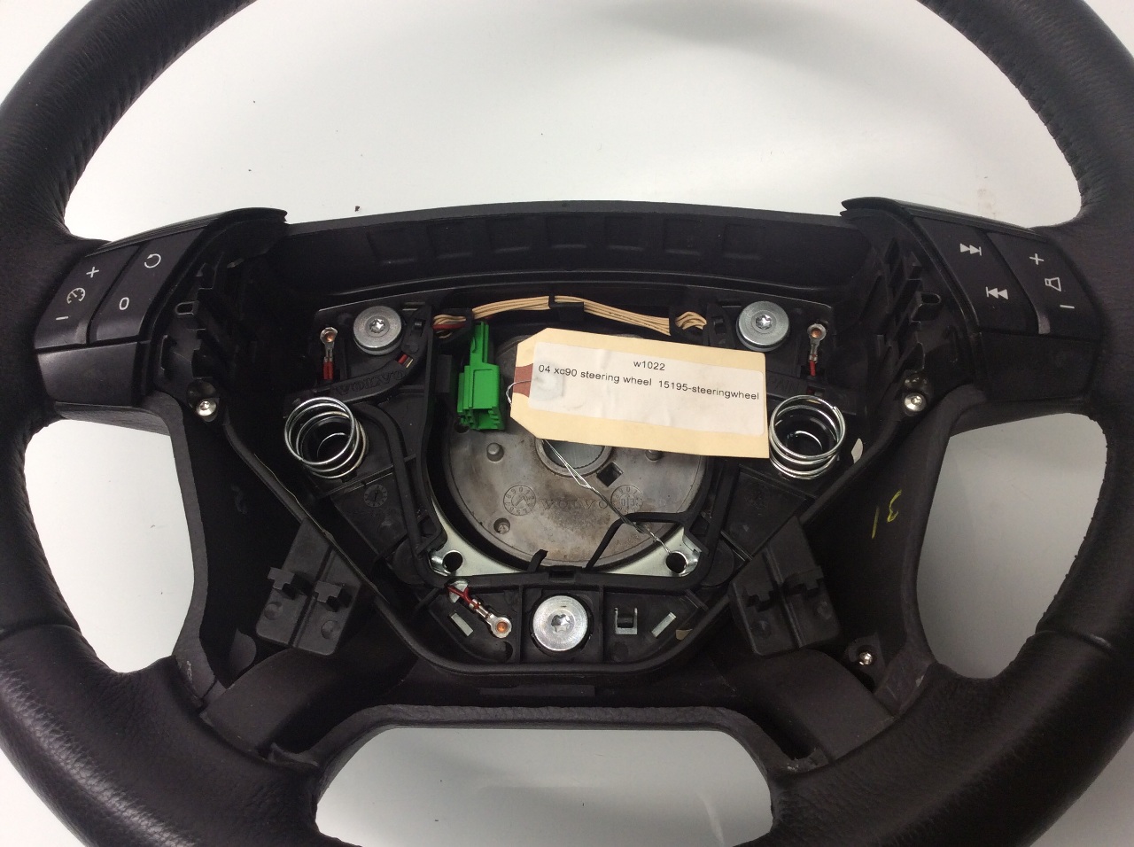 2003 2004 2005 2006 Volvo XC90 4 spoke steering wheel with switches