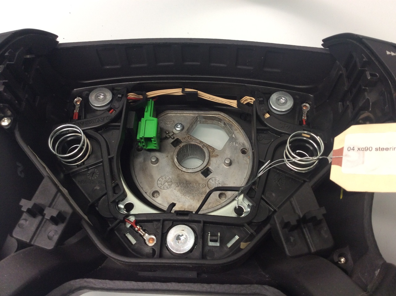 2003 2004 2005 2006 Volvo XC90 4 spoke steering wheel with switches