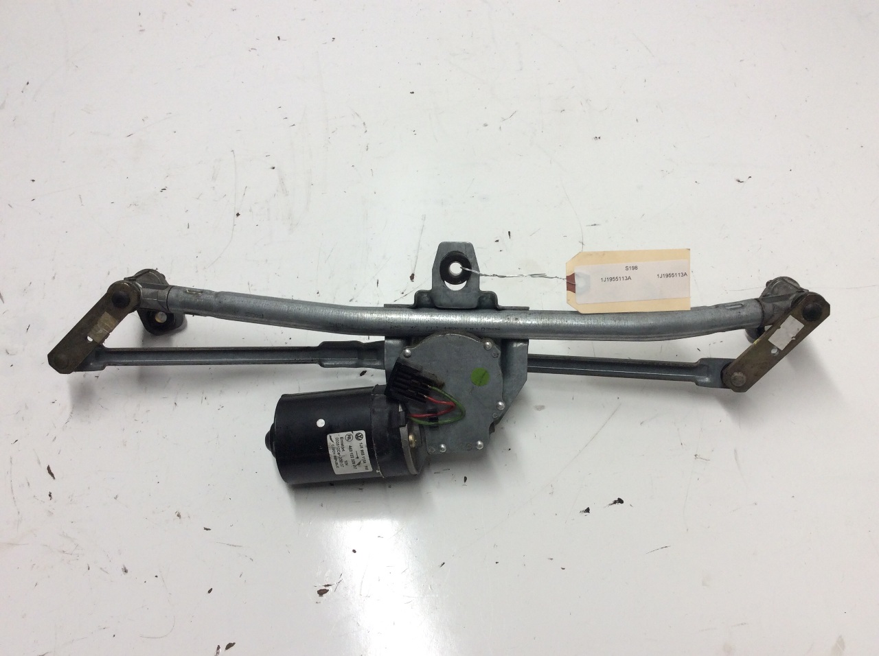 2001 2002 2003 2004 2005 Volkswagen Jetta Golf windshield wiper motor