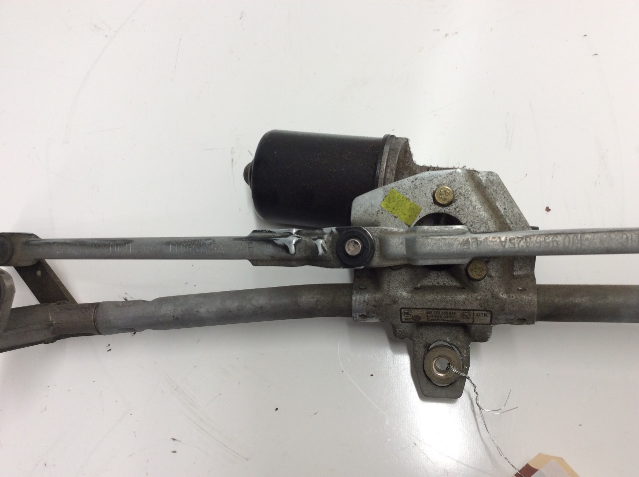 2001 2002 20032005 Volkswagen Jetta windshield wiper motor linkage