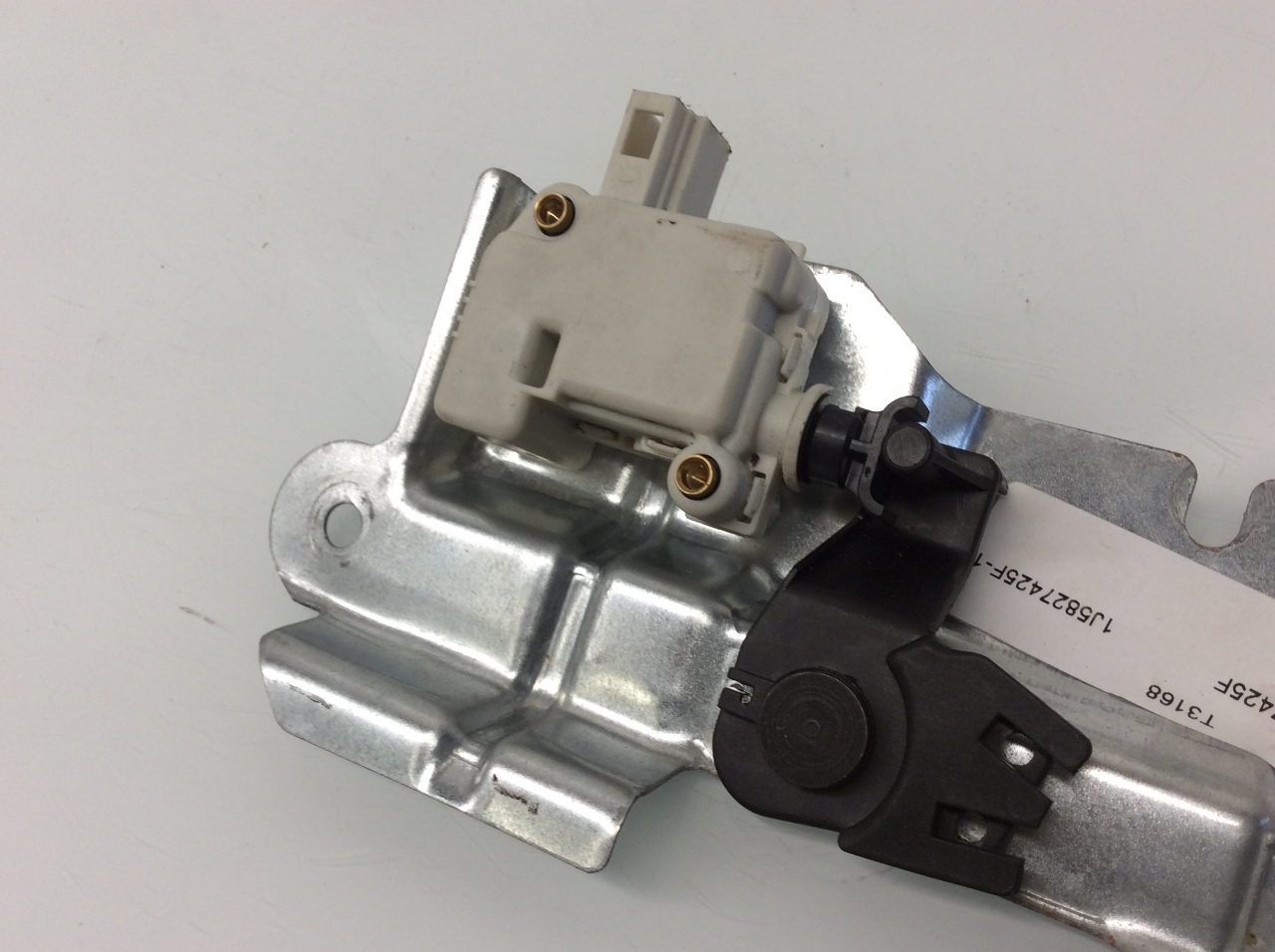 1999 2000 2001 2002 2003 2004 05 Volkswagen Jetta Trunk Lock Actuator