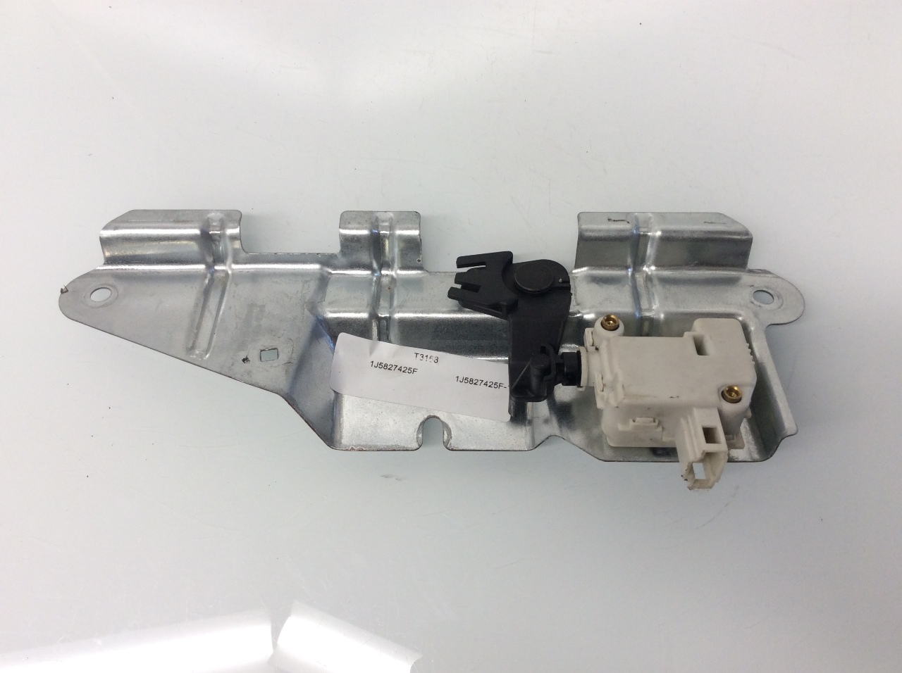 1999 2000 2001 2002 2003 2004 05 Volkswagen Jetta Trunk Lock Actuator