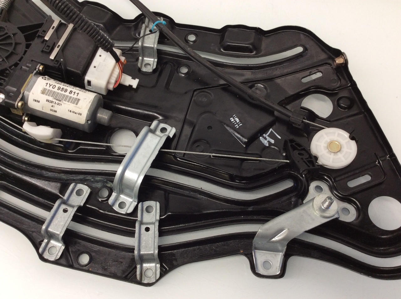 2003 2010 Volkswagen Beetle Convertible Left Rear Window Regulator