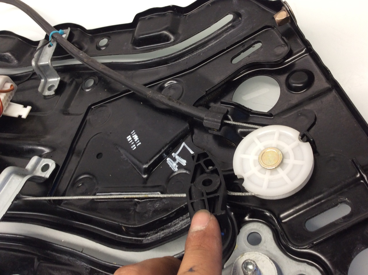 2003 2010 Volkswagen Beetle Convertible Left Rear Window Regulator