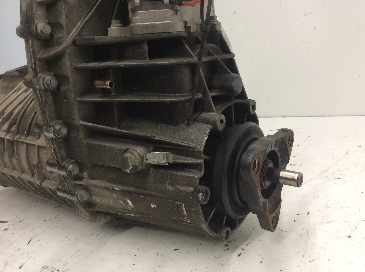 2004 2005 2006 2007 Volkswagen Touareg 4.2L Transfer Case Assembly