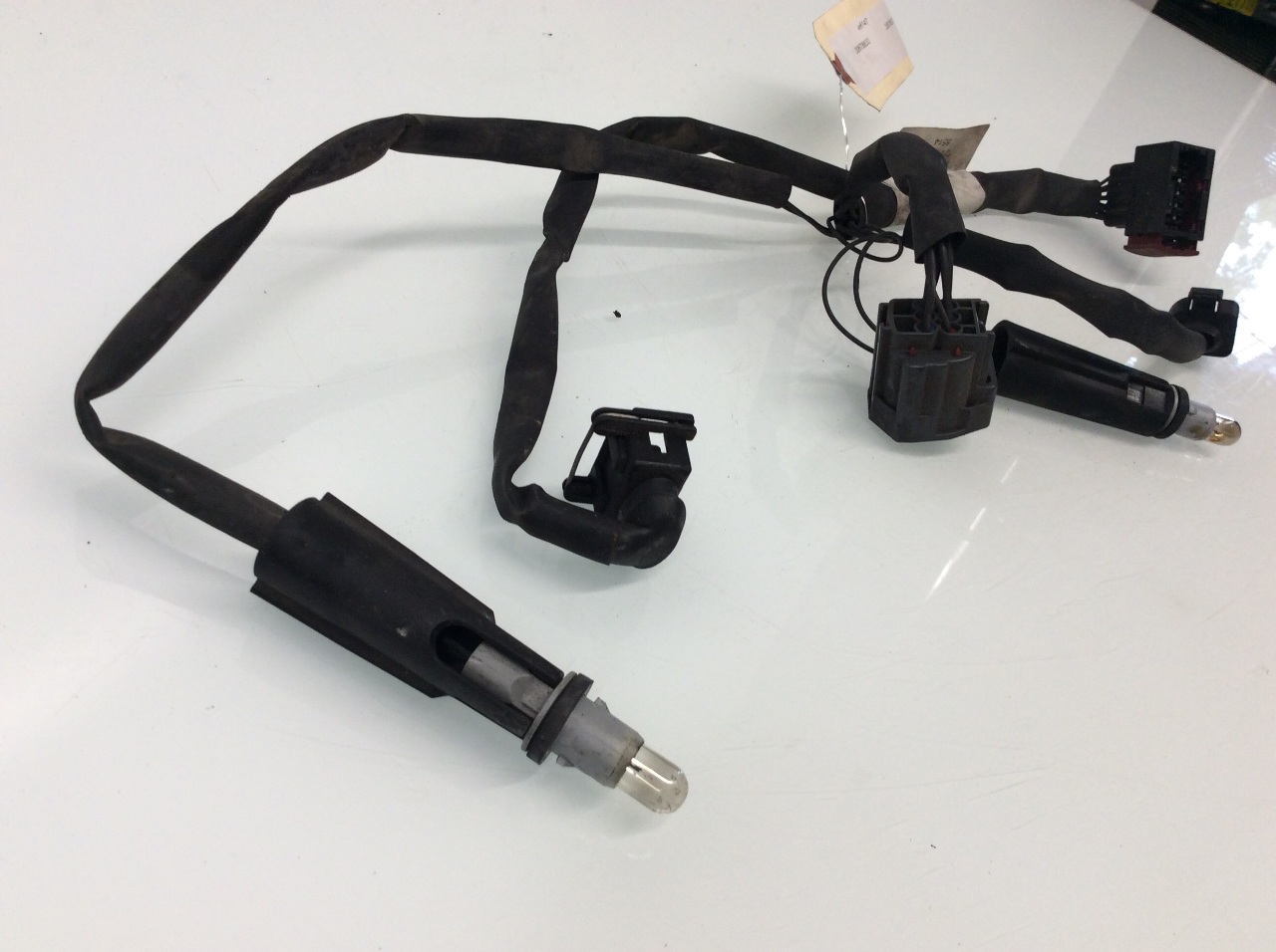 2003 2004 - 2012 2013 Volvo XC90 Right Headlight Wire ... headlight wiring harness 
