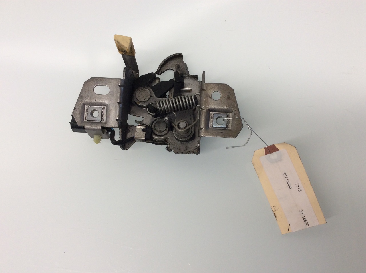 2005 2006 2007 2008 2009 2010 Volvo S40 V50 C30 hood latch lock clasp