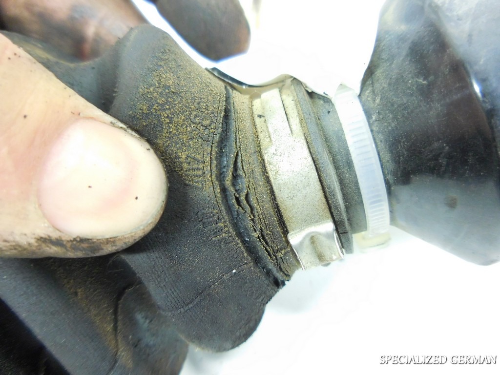 06 07 08 09 10 Volkswagen Passat right front axle shaft torn boot 2.0