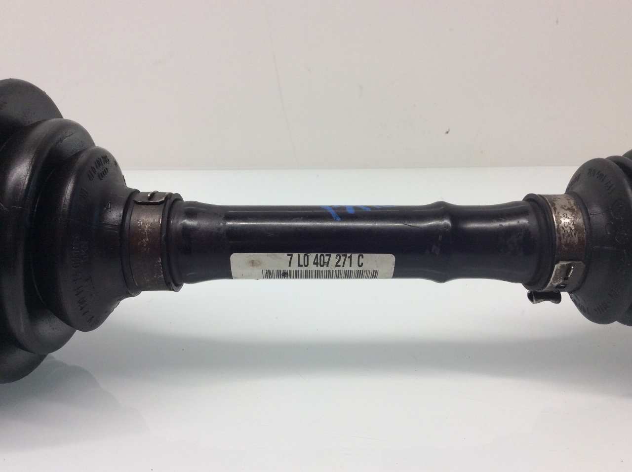 Audi Q7 Volkswagen Touareg right front axle shaft cv joint 7L0407271C