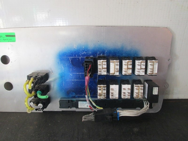 2006 Freightliner Columbia/Century Gauges & Dash Pieces eBay