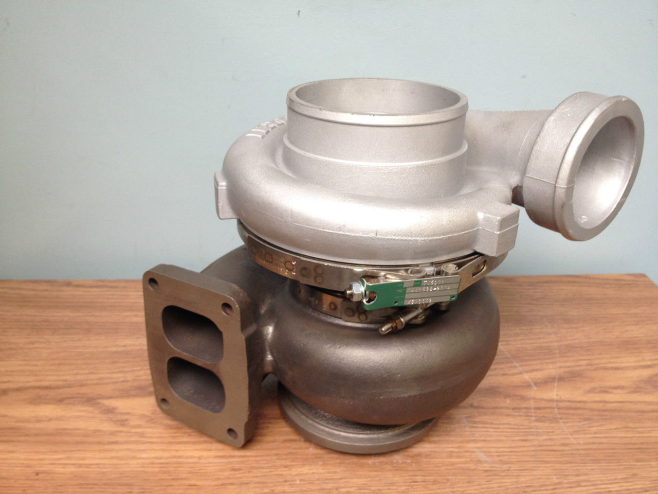 Turbo for Series 60 Detroit Trucks Garrett 4668389004 OEM 8929903