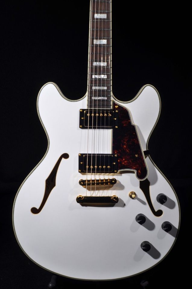 D'ANGELICO EXDC WHITE DOUBLE CUT SEMIHOLLOW BODY GUITAR MINT