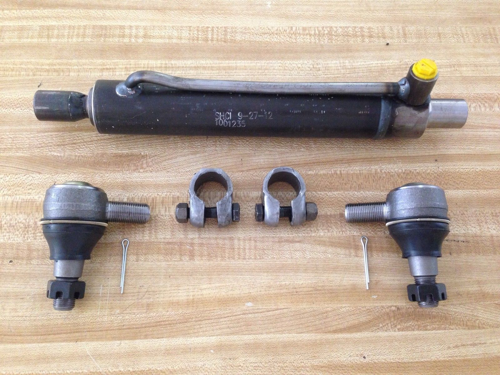 Case 586 586E 584E 585E 2WD forklift Steering cylinder 234447a1 a37509