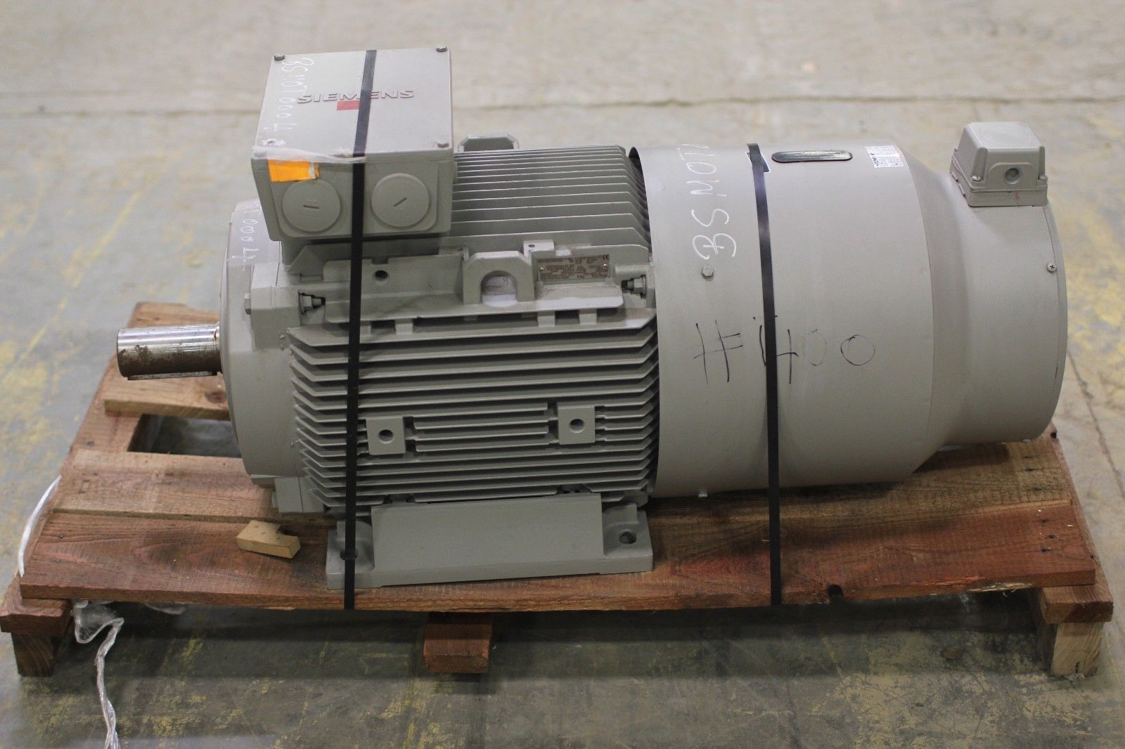 New Siemens Motor 1 LA52074AA60Z 200L 50/60 Hz 400/690 V 30/34.5 kW