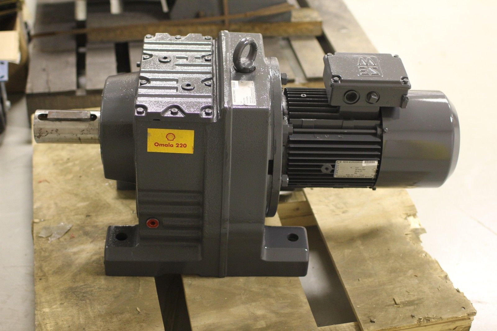 New SewEurodrive R107 Helical Inline Gear Reducer 3HP 172.341 Ratio