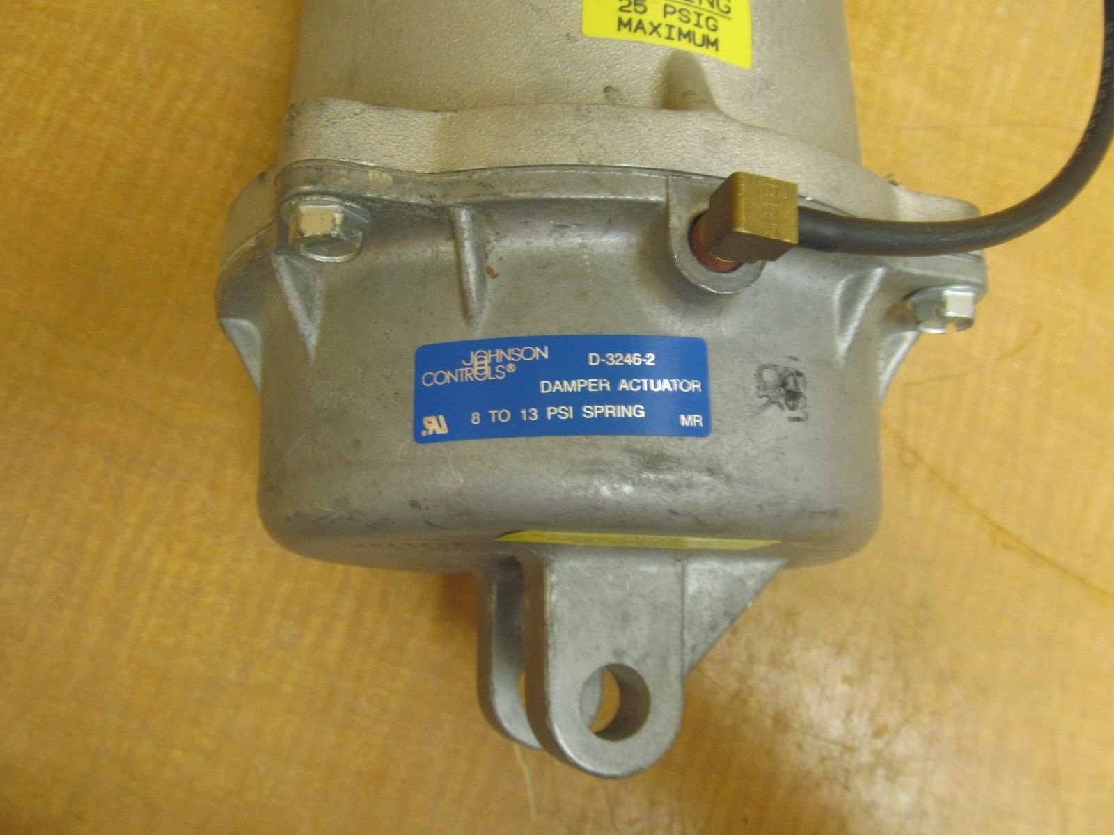 New Johnson Controls Damper Actuator D32462 8 To 13 PSI Spring