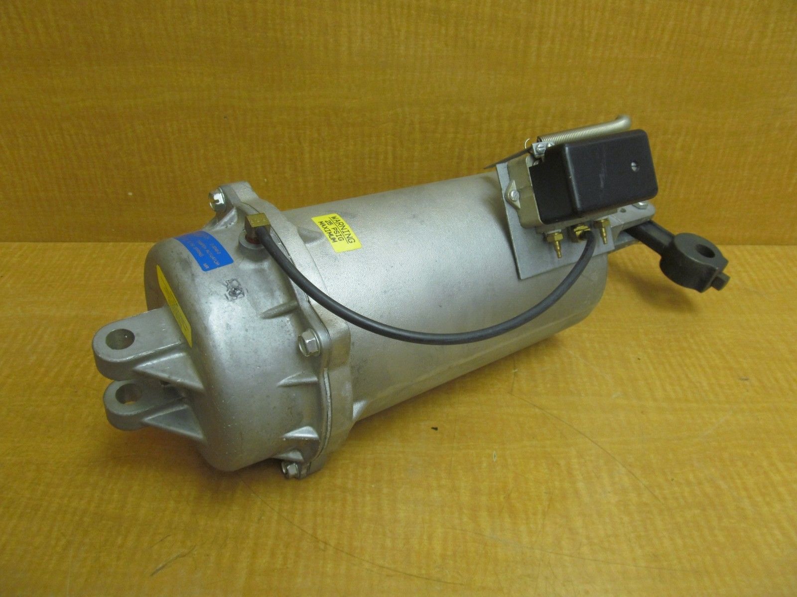 New Johnson Controls Damper Actuator D32462 8 To 13 PSI Spring