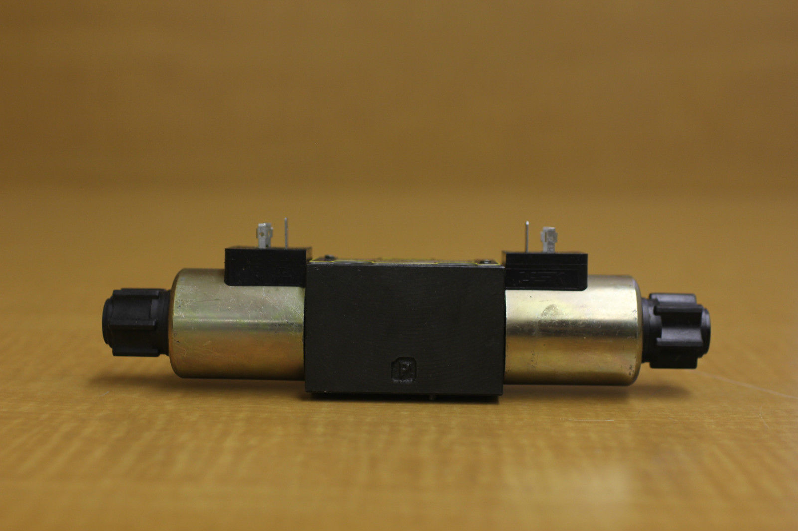 New Parker Hydraulics Directional Control Valve D1VW20DNJWF75 1500