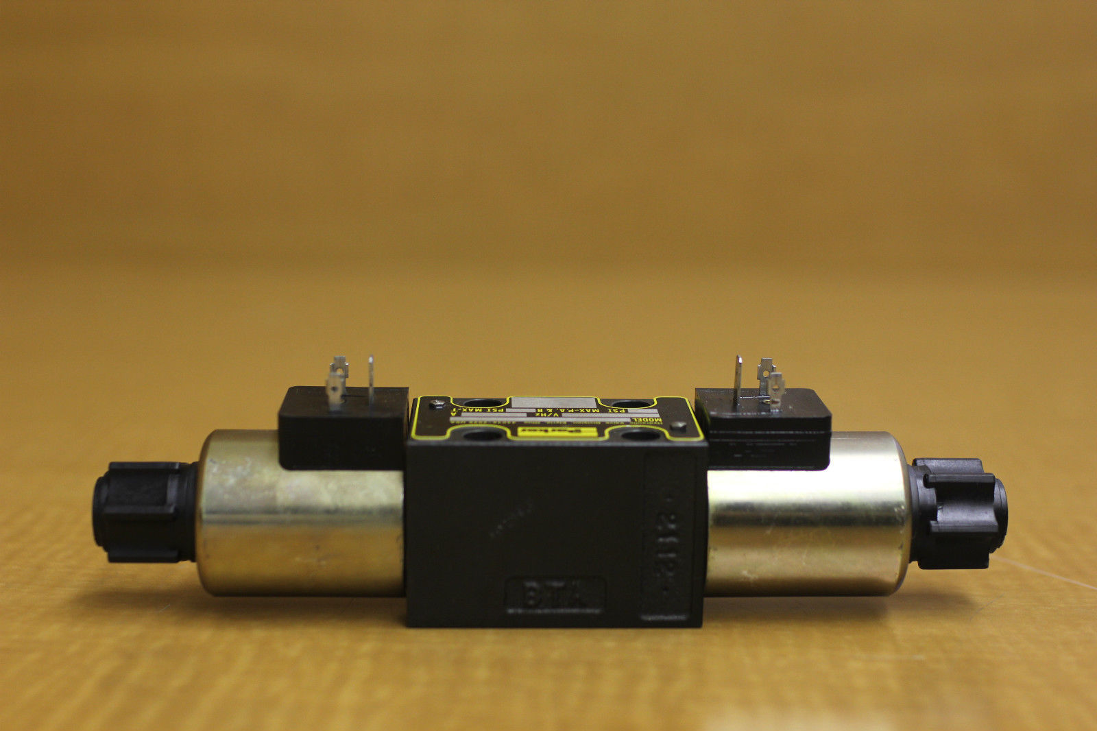 New Parker Hydraulics Directional Control Valve D1VW20DNJWF75 1500