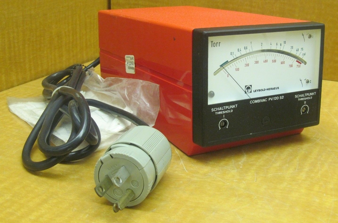 Used LeyboldHeraeus Combivac Vacuum Gauge PV120S2 16082 118229 50/60Hz